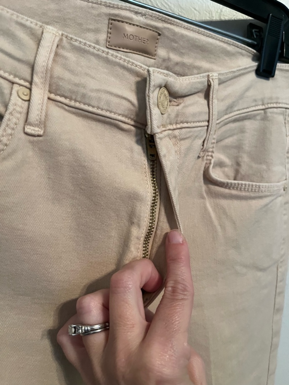 MOTHER The Weekender Flare Jeans in Chalk It Up Marzipan Sz 27 Closet Staple - Picture 10 of 16